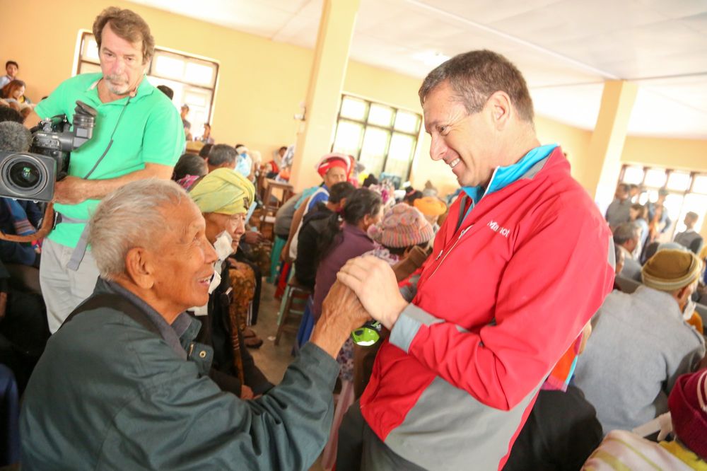 Dr. Geoff Tabin with patient after restoring sight